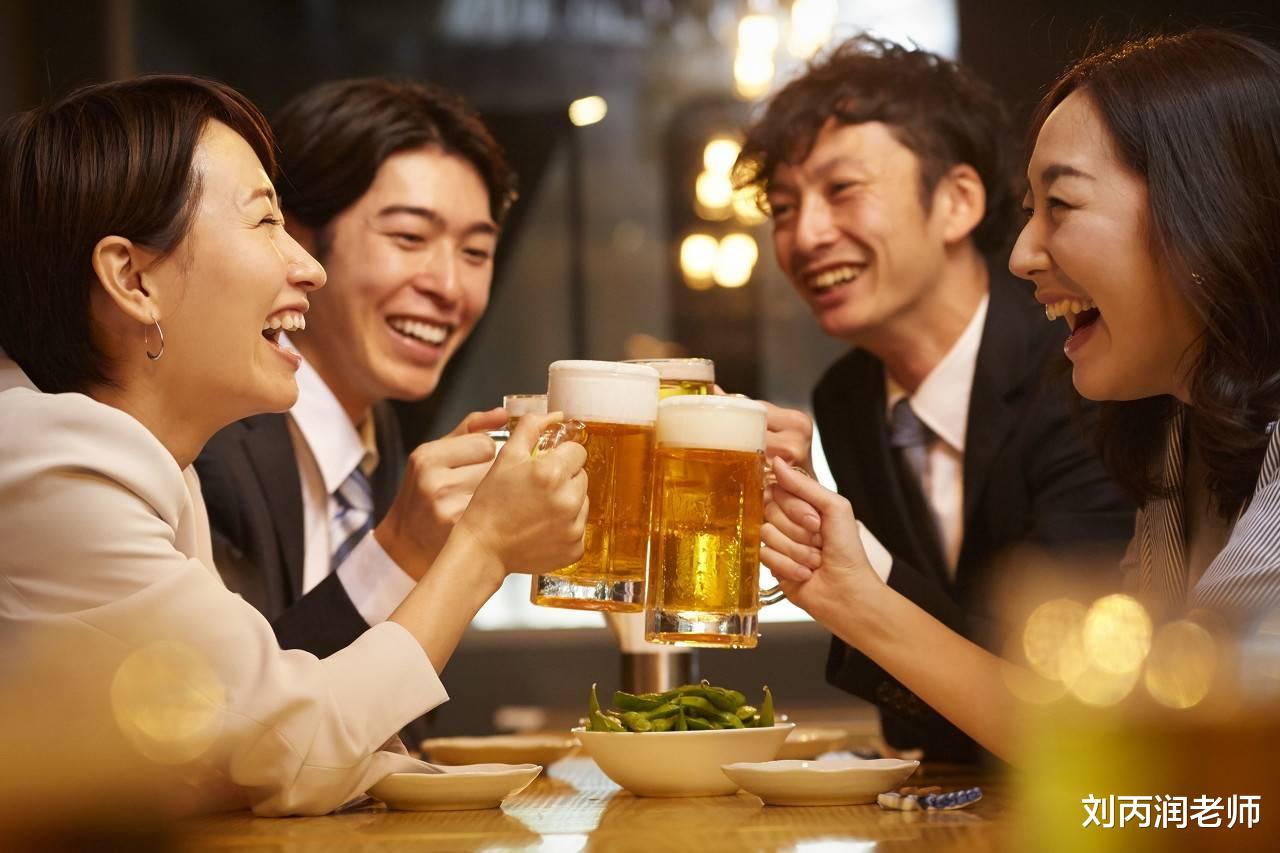 |你请客吃饭,同事带他几个朋友来咋办?告诉你解决方法