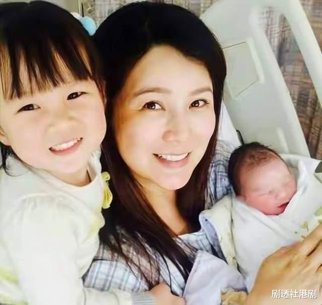 整容|香港知名女星为转运改名!获百万薪酬直播整容,首度公开其内幕