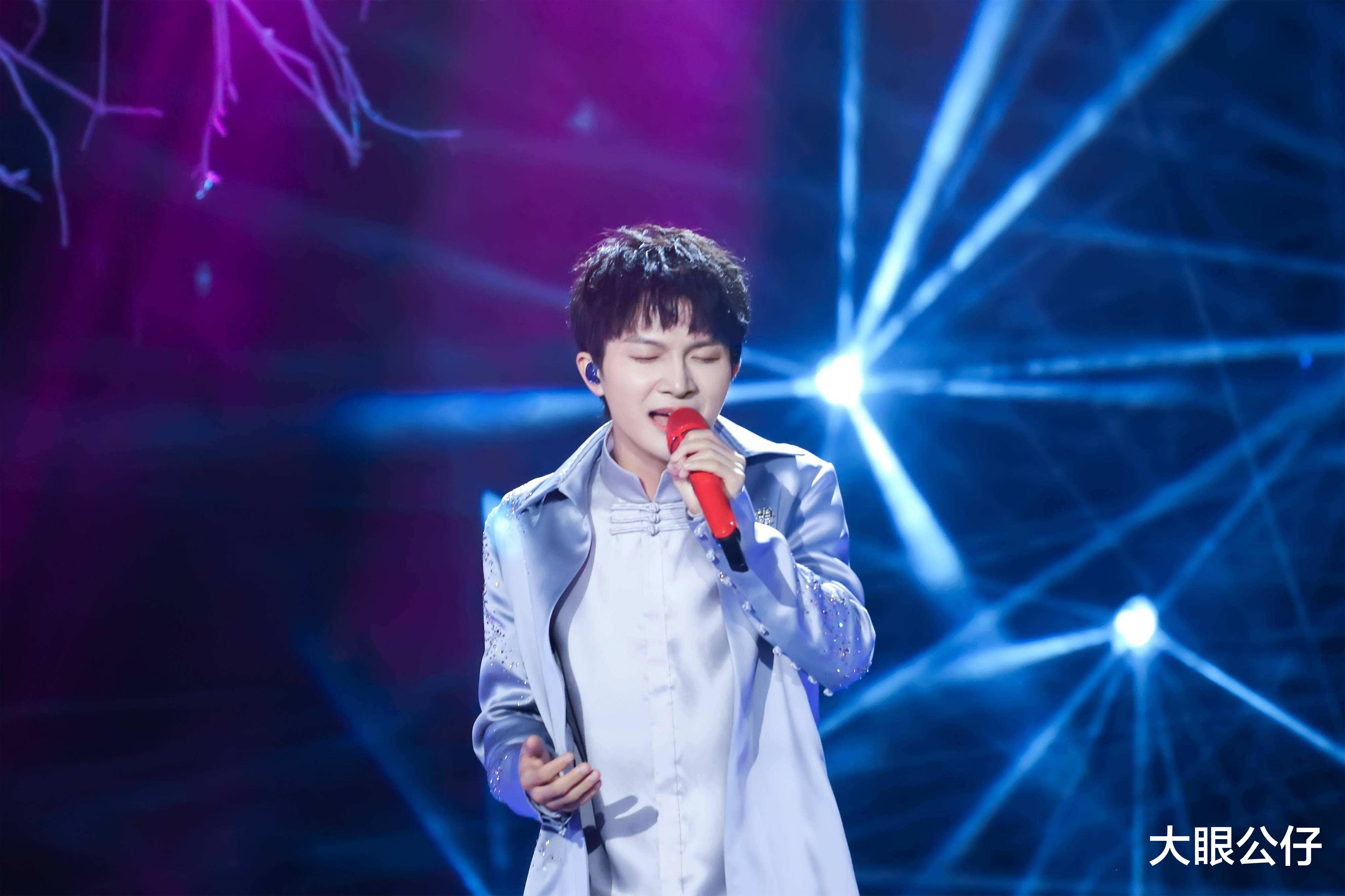 周深|歌手周深的粉丝跟人开撕,没想到连理发师都这么维护他!