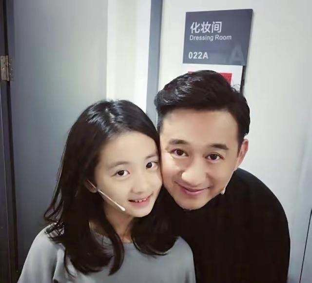 成龙|娱乐圈的“世袭制”,成龙、陈凯歌捧子失败,他不捧儿子却火成顶流