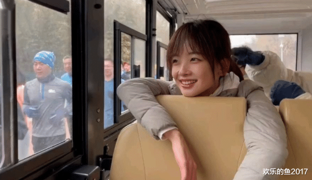 王冰冰|国民初恋王冰冰：一张照片获上亿次围观，颜值高能力强怎能不红？