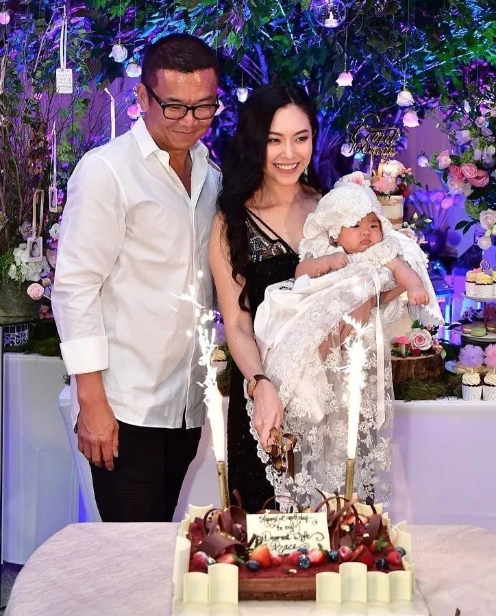 郭碧婷|有种“整容”叫郭碧婷结婚，老公向佐变化不大，她却像换个人