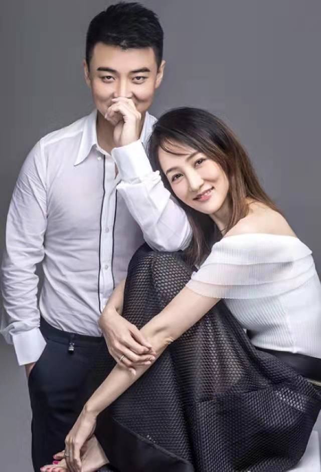 王皓|王皓妻子闫博雅，为爱回归家庭，爱舞蹈更爱丈夫和他的事业