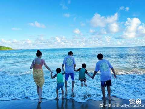林志颖|林志颖车祸后首露面，身体消瘦但帅气依旧，一家团聚为其庆生