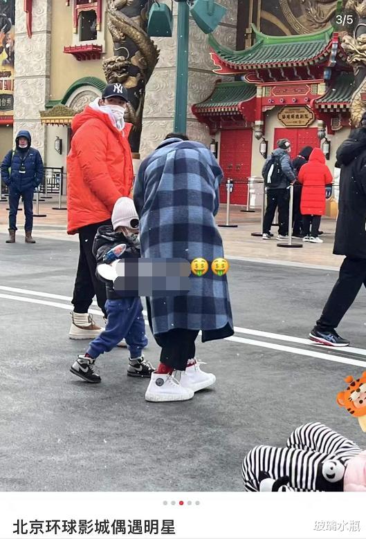 李沁|网友环球影城偶遇王石田朴珺一家三口，1岁半女儿皮肤雪白超可爱