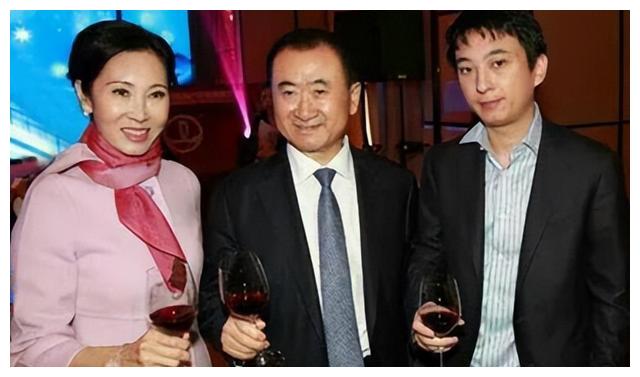 王思聪|万达公子王思聪：怒怼汪小菲专业坑爹第一人，家教严不找女星