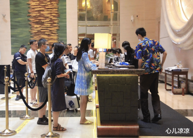 住酒店时,偷偷带别人进去的后果是什么?工作人员给出了回答
