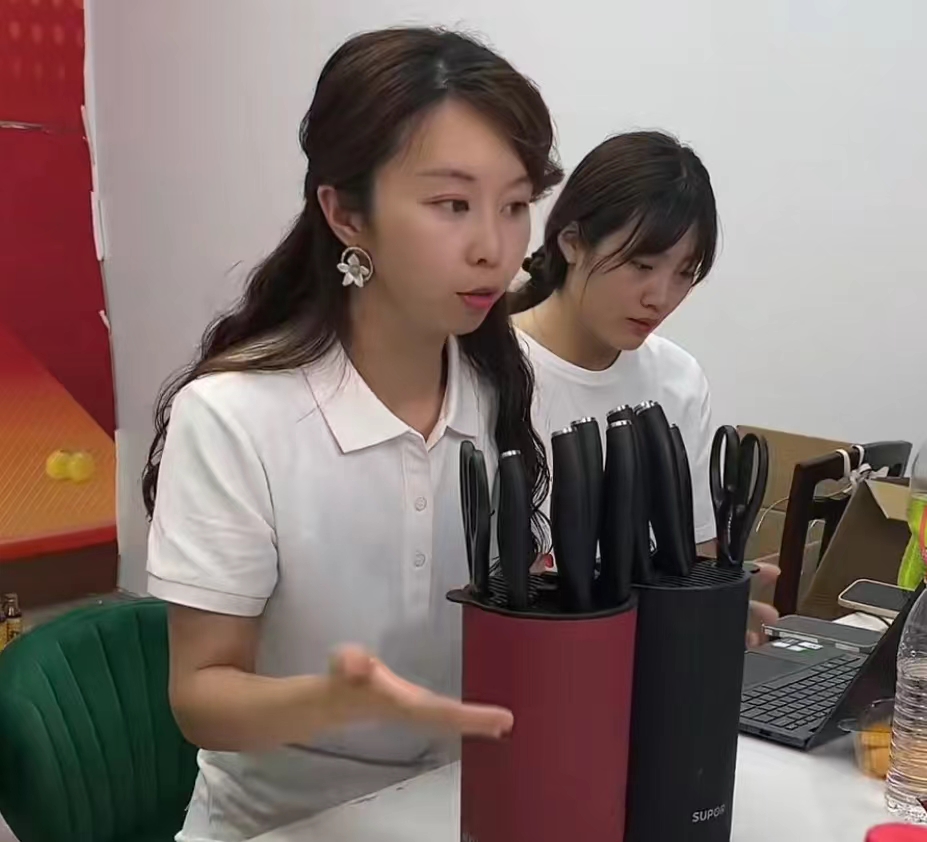 直播带货|田静周末开直播带货，被挑拨说是在抢自家兄弟流量，实在小人之心