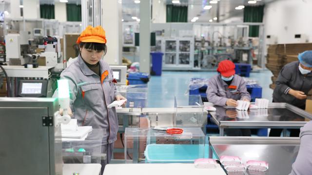 3毛钱一片的卫生巾,一年卖出1.5亿,这些牌子在淘特火了