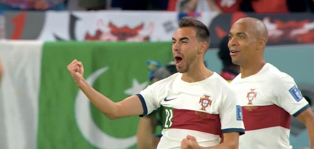 补时绝杀！天堂地狱互换韩国晋级乌拉圭出局孙兴慜苏亚雷斯泪崩