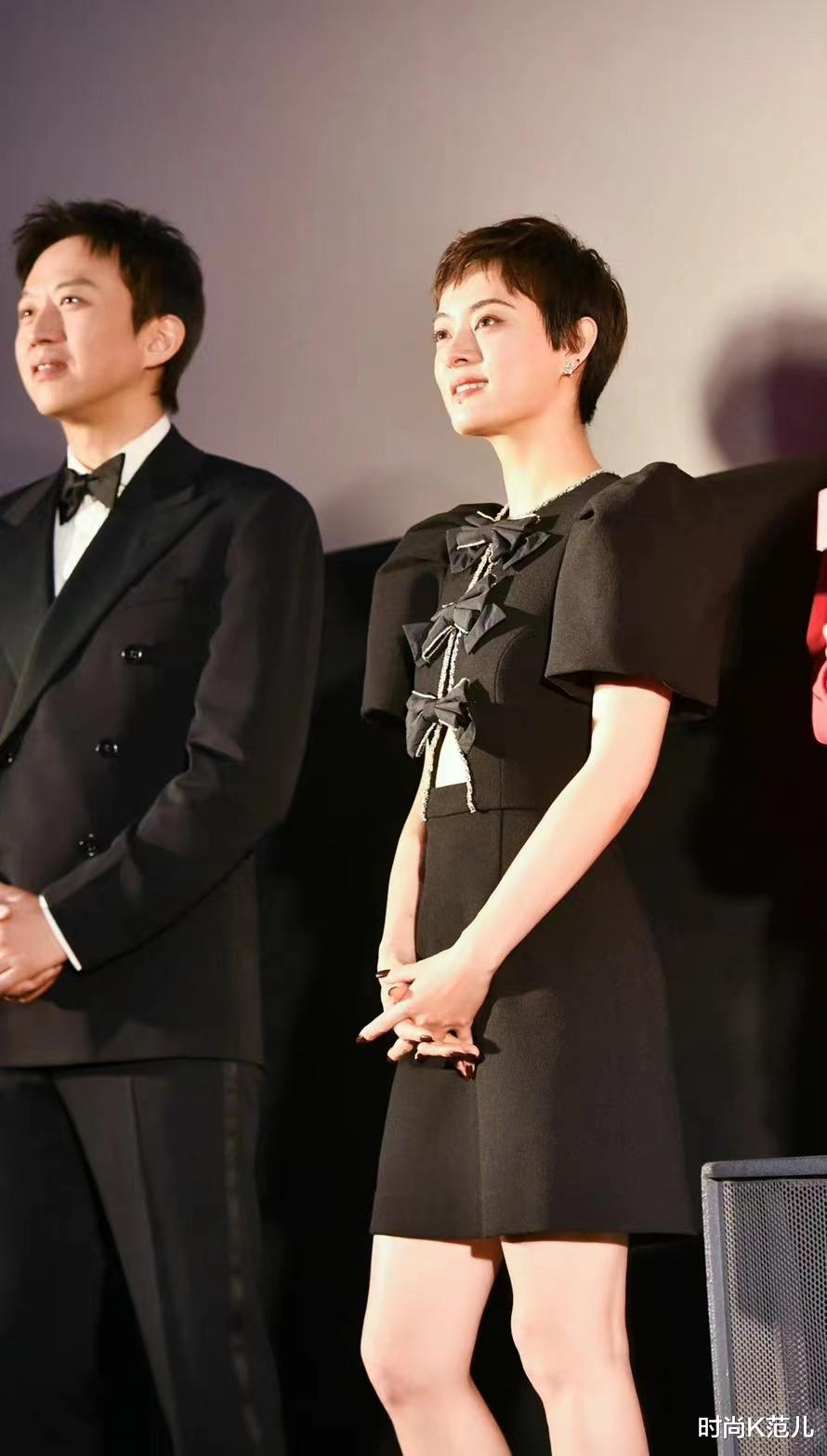 邓超|邓超夫妇出席新电影首映礼,孙俪穿黑色套装裙,精致又优雅!