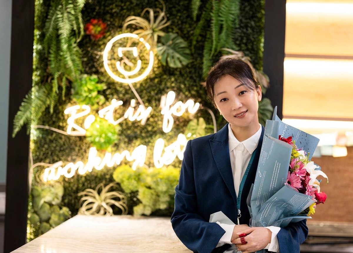 靳东|《林深见鹿》首发剧照,靳东太帅,李小冉迷人,女配颜值成为焦点