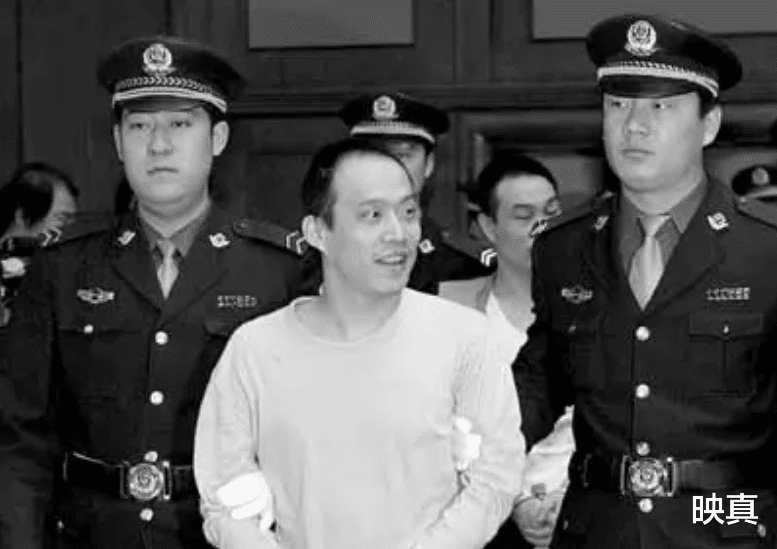 2004年，王立华绑架著名明星牵出大案，枪决前遗愿：给监狱送锦旗