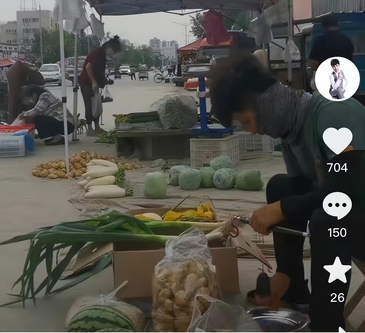 摆摊|歌手刘晓东近况显落魄，负债百万睡桥洞底，街头摆摊叫卖无人搭理