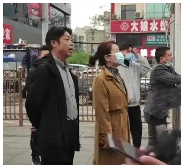 许敏|郭威改名姚家威，向我们透露出一个信号，郭威和许敏不合是假消息