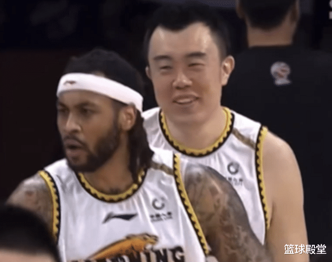 广东男篮|辽宁完虐广东！2帅淡定，双外兴奋，韩德君狂笑，广东全员黑脸