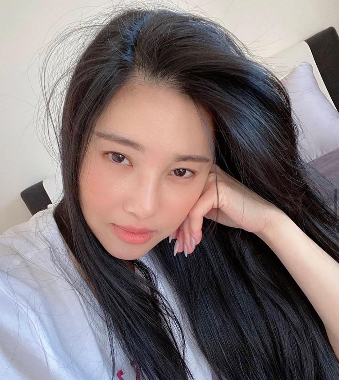 孙莹莹|孙芸芸姐姐晒儿子高中毕业照，儿子帅气阳光，不受妈妈离婚影响