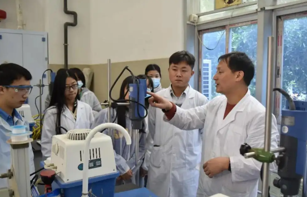 伊隆·马斯克|读研以后才知道,研究生导师跟本科阶段差别很大,相处时别太天真