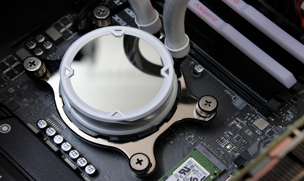 |华硕ROG吹雪360水冷上手体验,千元级最强水冷究竟如何打造?