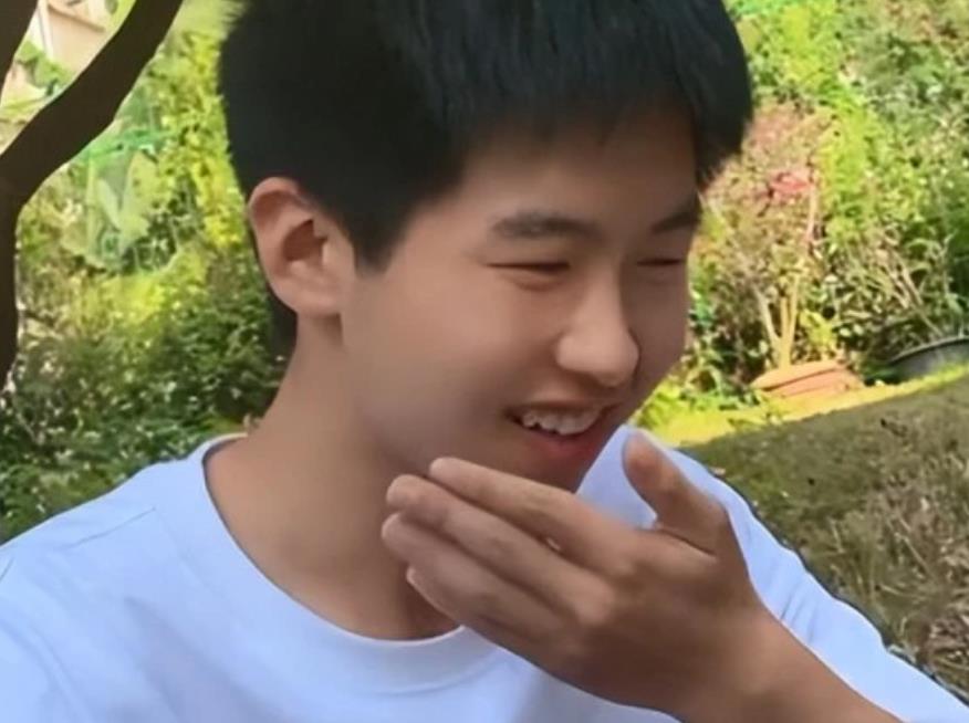 金智秀|卓妈被指偏向孙辉，直播中正面回应此事，网友称让卓宝安心学习