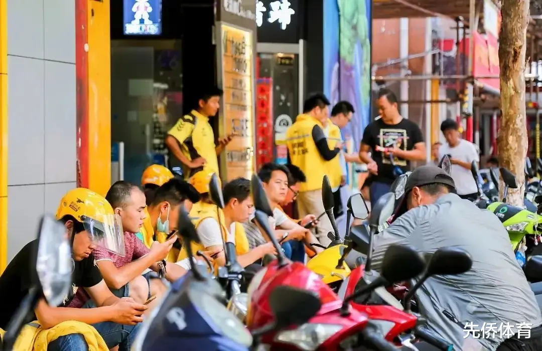 c语言|“取消外卖，关闭电商，恢复人间烟火气，恢复市面繁荣”，网友：开玩笑呢