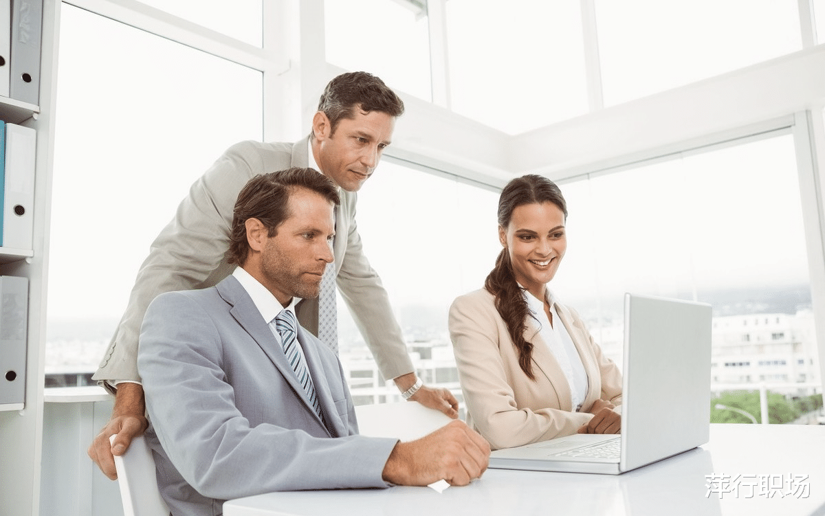 刮目相看|快速得到领导的信任！牢记4点，让领导刮目相看