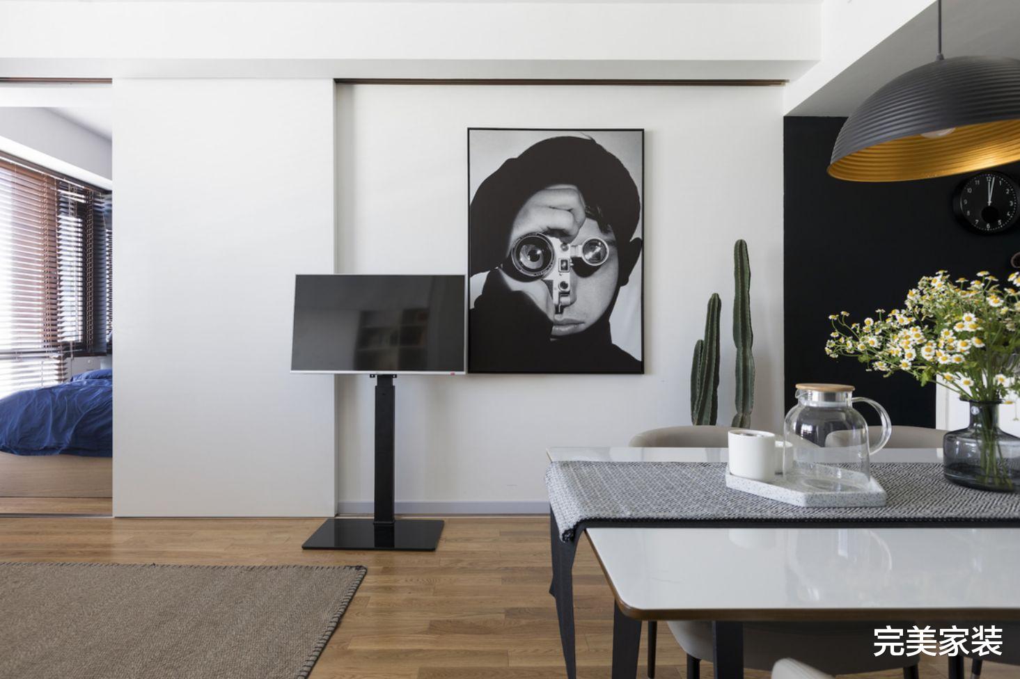 90后单身小哥哥的“黑白之家”,没有吊顶没有踢脚线,让人惊艳