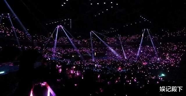 谭维维|谭维维录歌现场曝光！全程一遍过不用修音，调音师惊到直呼crazy