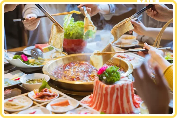 韦小宝|饭局上，领导帮你盛饭，没头脑才会说“谢谢”，聪明人会这样做……