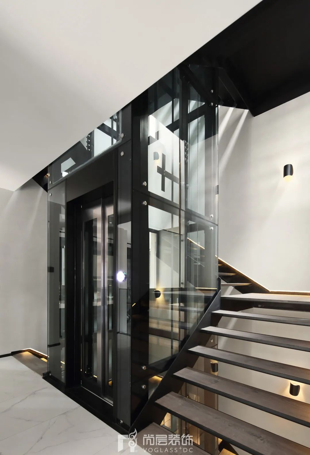 实景呈现：淡雅轻奢别墅落地，玩转黑白灰空间色彩！