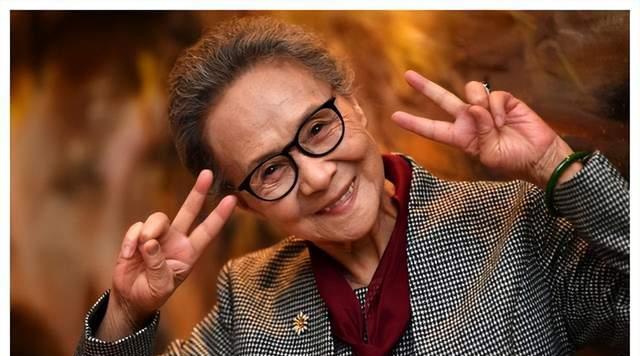 刘亦菲|娱乐圈的“中流柱”，84岁拿影后，与刘亦菲闺蜜情引感慨