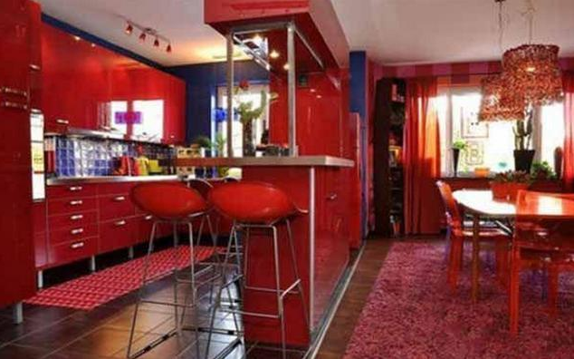 婆婆花45万帮我装修婚房,全屋血红色让人难以理解,这能住人?