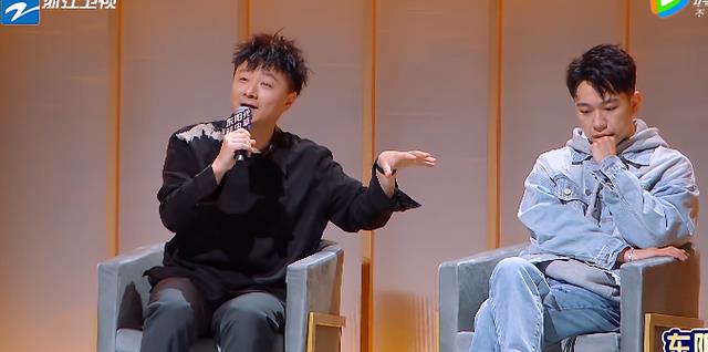 刘学义|《天赐的声音》乐评人苛刻质疑吉克隽逸，周深、GAI抱不平很解气