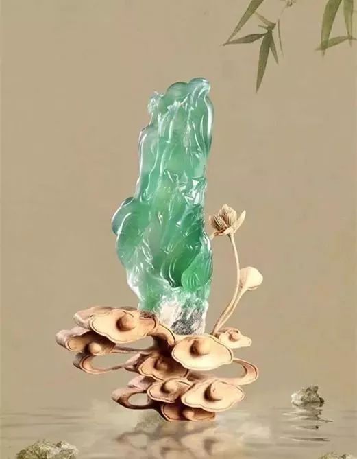 |非比寻常的翡翠原石毛料，竟雕刻成传世之宝，第一眼你看到了什么？