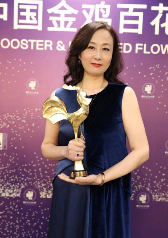 吴玉芳|吴玉芳：25岁嫁“乒乓王子”，生了2个漂亮女儿，年近60美成30岁