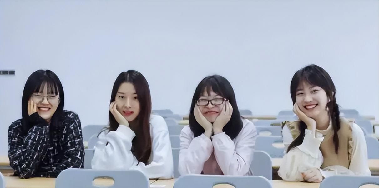大学宿舍中的迷惑操作，一个比一个“奇葩”，看呆查寝的辅导员