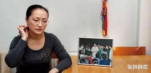 1999年“首富”牟其中入狱,妻儿远走德国,小姨子却始终不离不弃