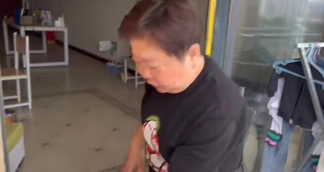 |挽救口碑?熊磊分享日常生活,力赞亲情伟大,网友:不还房没用