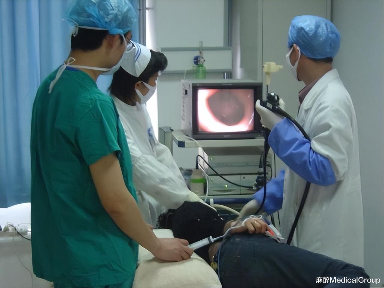 医院|小伙到医院做胃镜检查发生了坠床,结果此后十年再也未离开医院