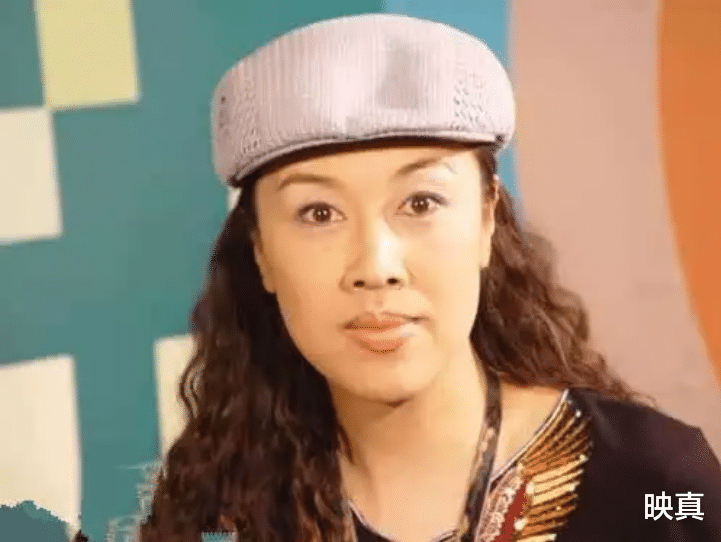 香港|中国首位变性人:一生被五个男人宠爱,嫁大30岁富豪,经历传奇