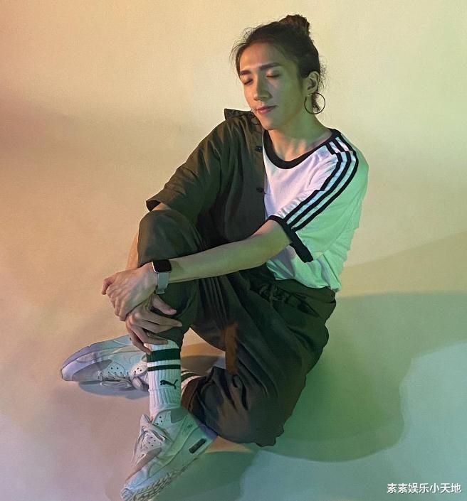 红馆伤者瘫痪后女友再次表态:发情侣画片守护男友,陪伴他治疗