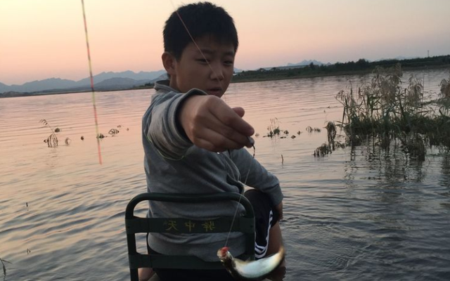 |冬季野钓如何找钓位?看水色,有鱼的地方水色不同