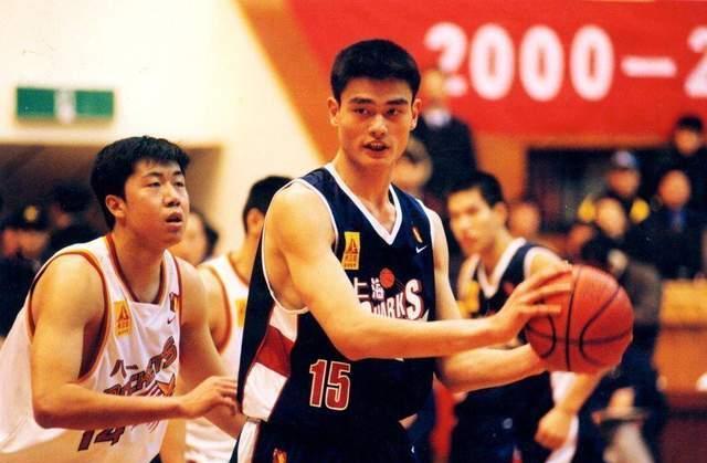 NBA巨星有乔丹、詹姆斯、科比，那CBA能称之为巨星的有哪些人？