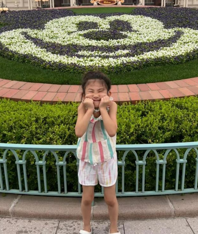 肠胃|陈冠希携妻女逛东京被偶遇!亲切合影没架子