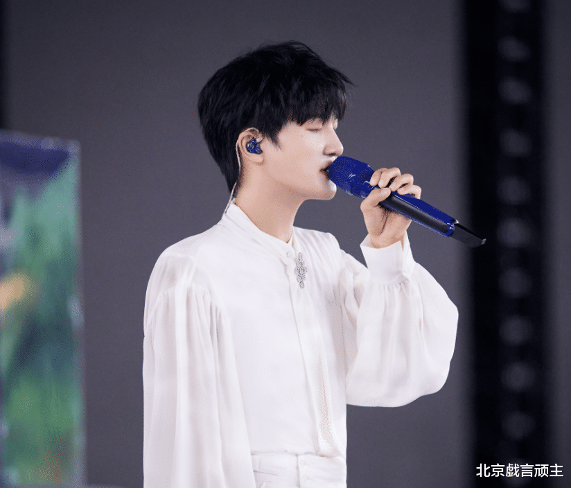 周深|湖南卫视中秋晚会,周深新歌霸榜第一,周笔畅再续经典唱功引热议