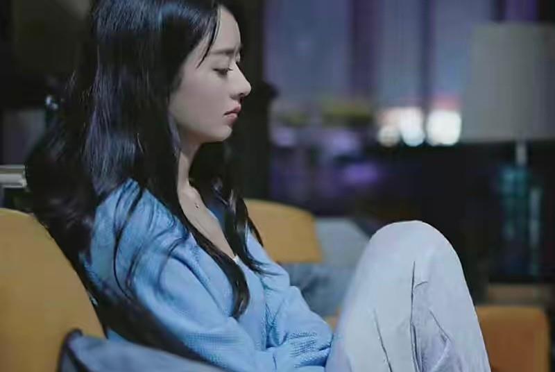 赵丽颖|85花近况尴尬？赵丽颖转型难，刘诗诗演技被嘲，唐嫣2年未拍戏