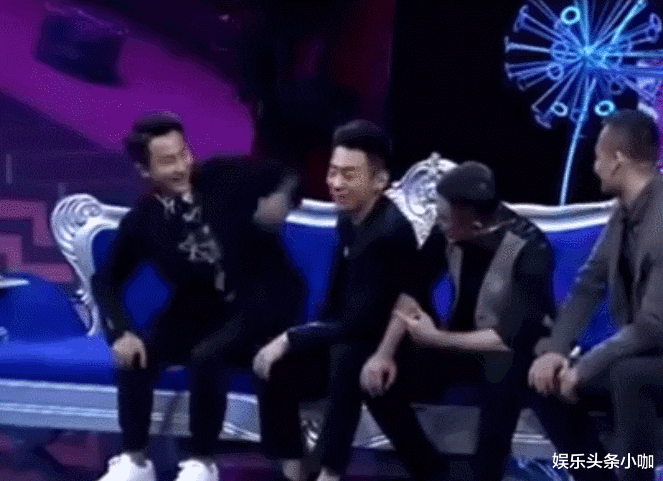 最佳情侣|真是装都懒得装了?