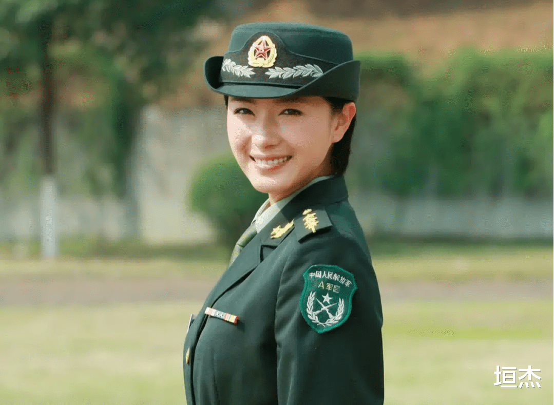 军人|矫揉造作就别尬演女军人，这7位女星告诉你，什么叫“铿锵玫瑰”