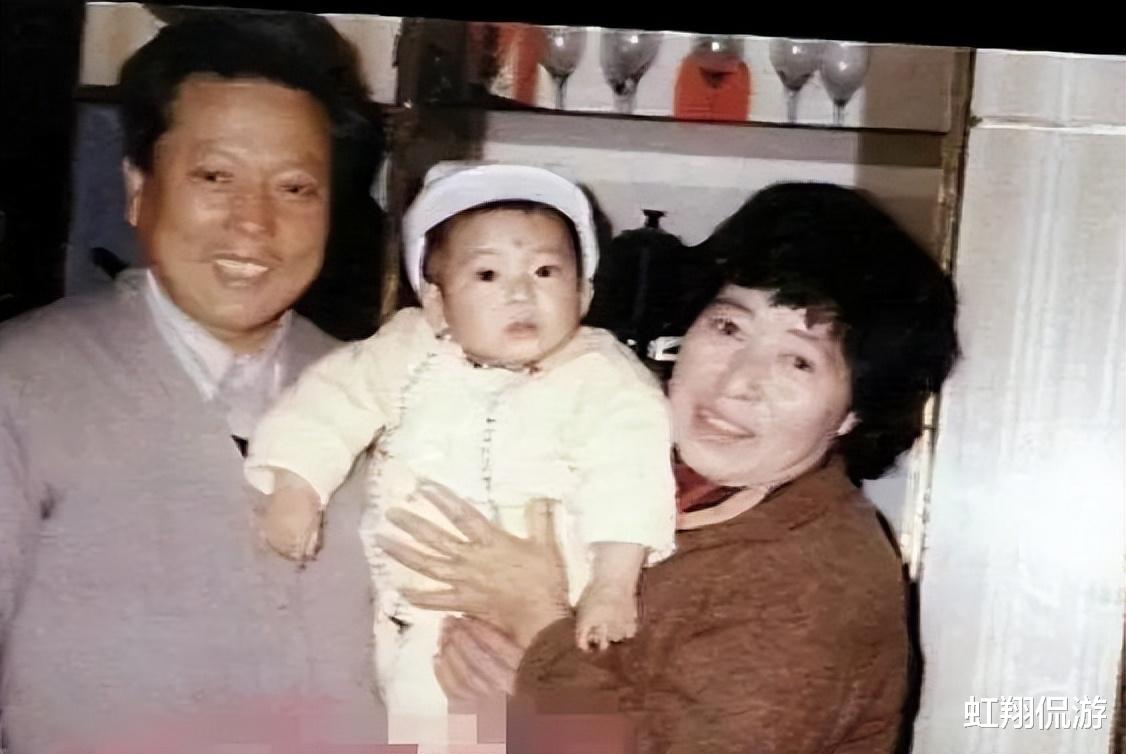 井柏然|坐拥粉丝千万的当红小生，出生仅28天就被父母抛弃，靠奶奶捡废品养大！