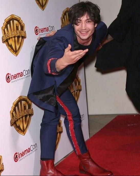 米勒|《闪电侠》形象崩坏电影恐腰斩！米勒遭爆经营邪教